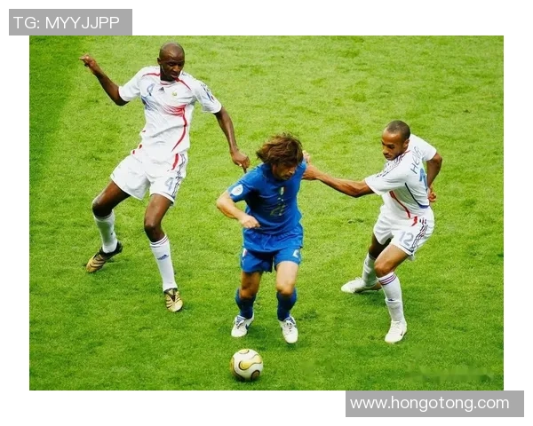 足球明星签名背后的故事与欧洲球员的传奇人生揭秘